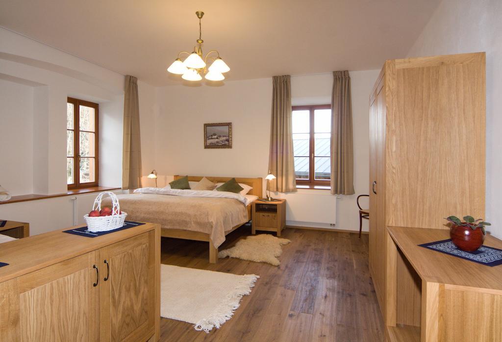 Penzion Stara Vapenka Svinná Kamer foto